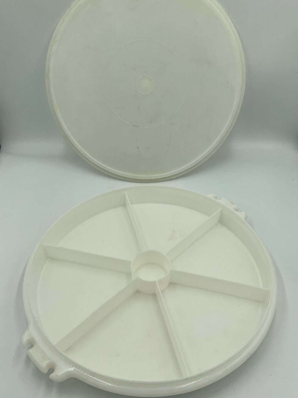 Vintage Tupperware 13" Round Divided Serving Veggie & Dip Container w/Lid 224-9